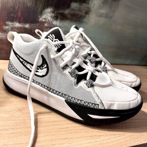 Nike Kyrie Boys Shoes